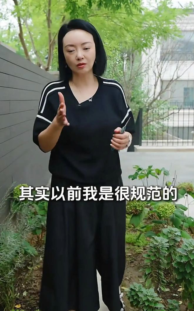 住别墅院子稀稀老婆感叹回不到以前开元棋牌破产后王中磊搬新家依旧(图2) 住别墅院子稀稀老婆感叹回不到以前开元棋牌破产后王中磊搬新家依旧(图2)